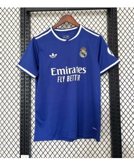 Deuxième maillot extérieur du Real Madrid 2025/26