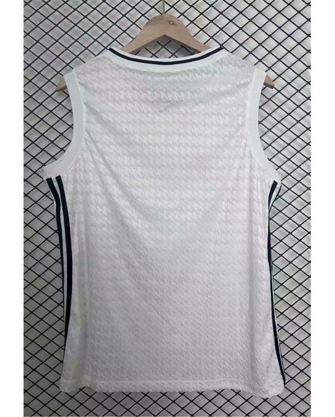 Uniforme de basket domicile du Real Madrid 2425