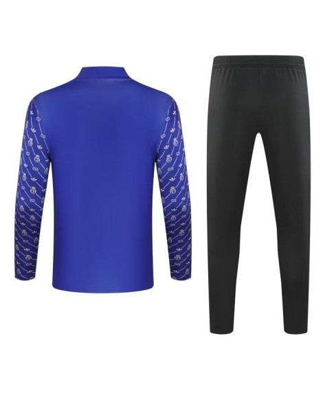 Uniforme d'entraînement du Real Madrid, version 2425-jointe