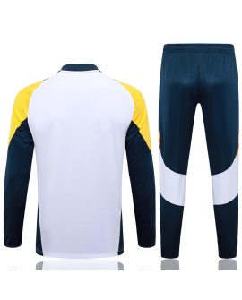 2425 Uniforme d'entraînement du Real Madrid-blanc (col bleu roi)