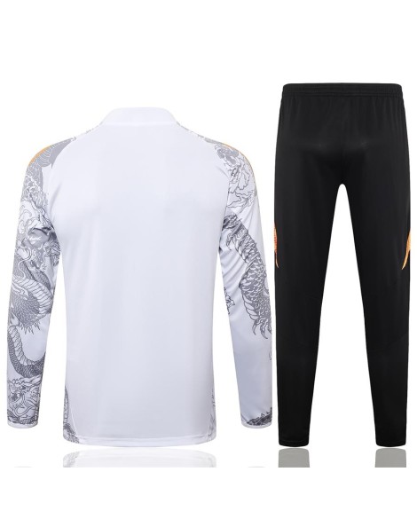 2425 Uniforme d'entraînement du Real Madrid-blanc (spray dragon noir)