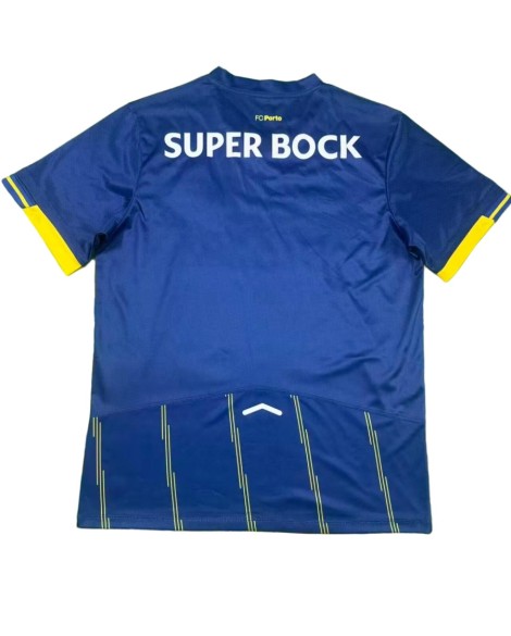 Le troisième maillot extérieur de Porto porte le numéro 2526.