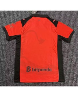 Le maillot rouge de l'AC Milan pour son quatrième match à l'extérieur de la saison 26/27