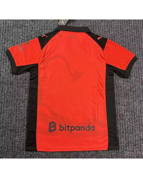 Le maillot rouge de l'AC Milan pour son quatrième match à l'extérieur de la saison 26/27