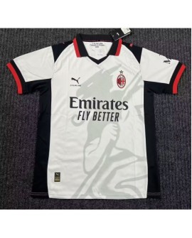 Le maillot blanc de l'AC Milan pour son quatrième match à l'extérieur de la saison 26/27
