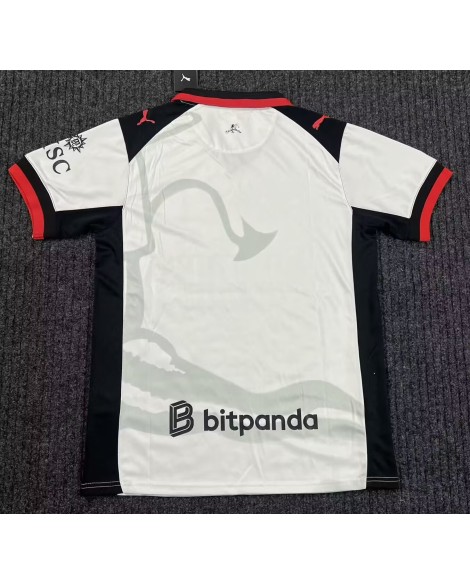 Le maillot blanc de l'AC Milan pour son quatrième match à l'extérieur de la saison 26/27