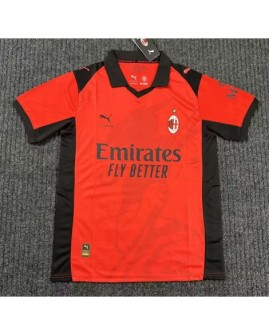 Le maillot rouge de l'AC Milan pour son quatrième match à l'extérieur de la saison 26/27