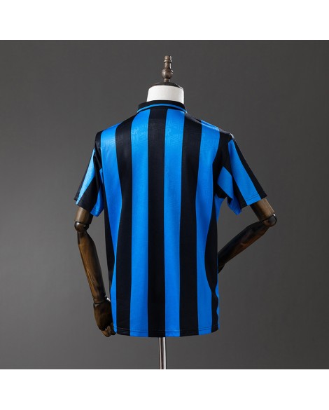 Troisième tenue rétro Inter Milan 92/94 à l'extérieur