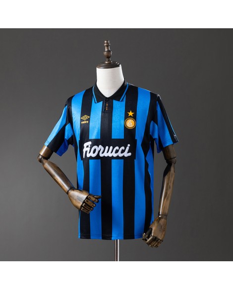Troisième tenue rétro Inter Milan 92/94 à l'extérieur