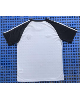 Maillot blanc d'avant-match de la Juventus pour la saison 25-26