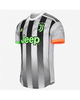Quatrième kit rétro de la Juventus Palace 2019/20