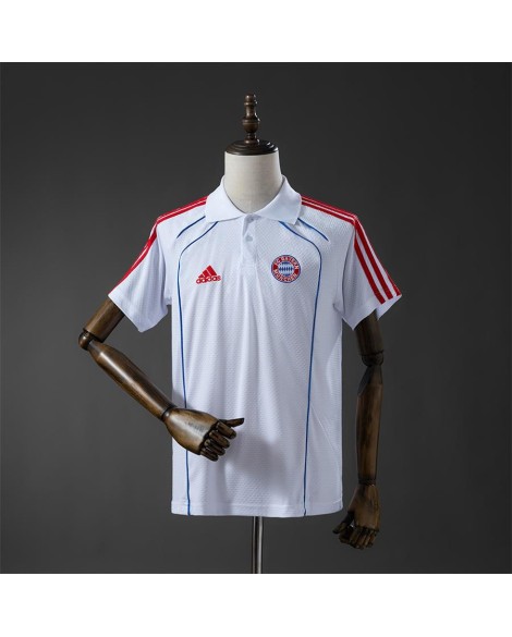 Polo blanc de la saison 25/26 du Bayern Munich