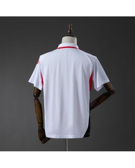 Polo blanc de la saison 25/26 du Bayern Munich