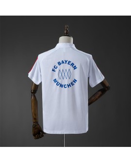 Polo blanc de la saison 25/26 du Bayern Munich