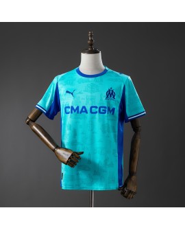 Le quatrième maillot extérieur de Marseille, numéro 2526