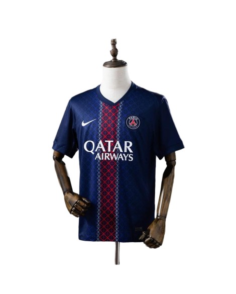Maillot Domicile Paris SG 25/26 – Motif Labubu Maillot Domicile Paris SG 25/26 – Motif Labubu