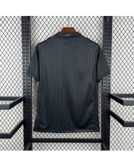Maillot extérieur du Paris Saint-Germain pour la saison 2025/26