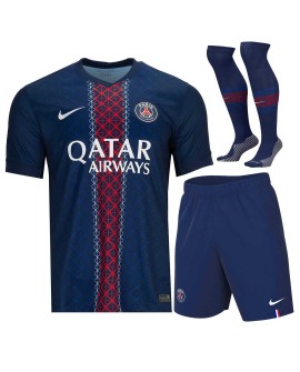 Maillot domicile, short et chaussettes du Paris Saint-Germain pour la saison 2025/26