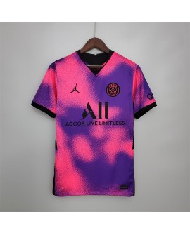 Le quatrième maillot extérieur rétro du Paris Saint-Germain pour la saison 2020/21