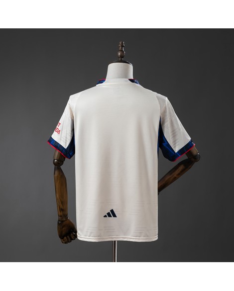 Maillot d'avant-match d'Arsenal pour la saison 2025/26 Maillot d'avant-match d'Arsenal pour la saison 2025/26