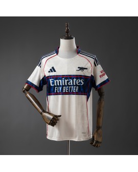 Maillot d'avant-match d'Arsenal pour la saison 2025/26 Maillot d'avant-match d'Arsenal pour la saison 2025/26