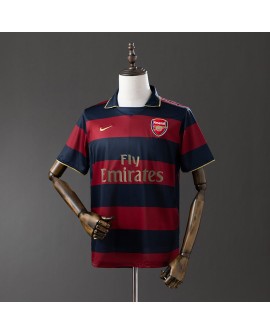 Troisième maillot extérieur rétro d'Arsenal pour la saison 2007/08 Troisième maillot extérieur rétro d'Arsenal pour la saison 2007/08