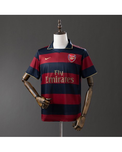 Troisième maillot extérieur rétro d'Arsenal pour la saison 2007/08 Troisième maillot extérieur rétro d'Arsenal pour la saison 2007/08