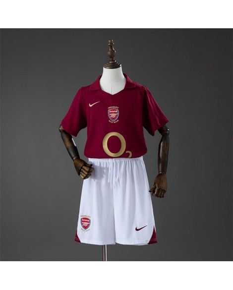 Ensemble maillot domicile rétro Arsenal saison 2005/06 pour enfants Ensemble maillot domicile rétro Arsenal saison 2005/06 pour enfants