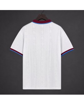 Maillot extérieur blanc rétro d'Aston Villa 1995/96