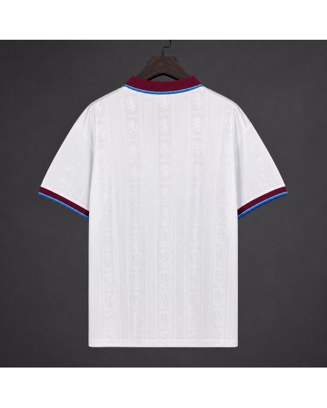 Maillot extérieur blanc rétro d'Aston Villa 1995/96