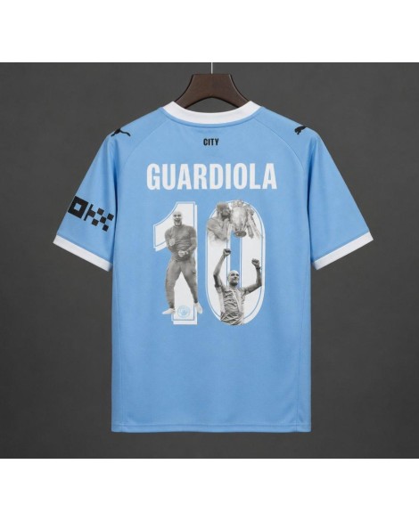 Maillot domicile de Manchester City pour la saison 2026/27 - Le numéro 10 de Guardiola