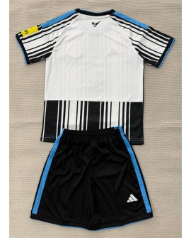 Maillot domicile de Newcastle United pour la saison 2026/27(maillot + short)