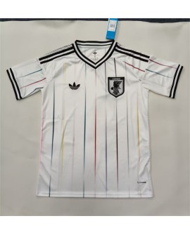 Le maillot extérieur du Japon numéro 2627