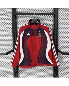 trench-coat rouge classique français