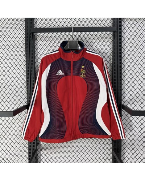 trench-coat rouge classique français
