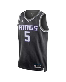 Maillot Swingman Sacramento Kings De'Aaron Fox #5 noir 2022/23 pour hommes - Édition Statement