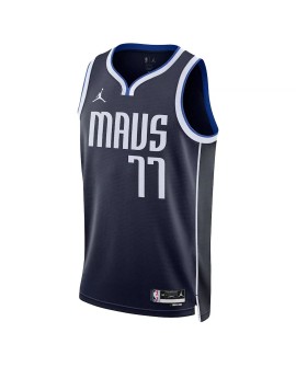 Maillot Swingman Dallas Mavericks Luka Doncic #77 Jordan Brand Navy 2022/23 Statement Edition pour homme