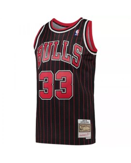 Maillot Swingman Chicago Bulls Scottie Pippen #33 Mitchell & Ness noir Hardwood Classics 95-96 pour hommes