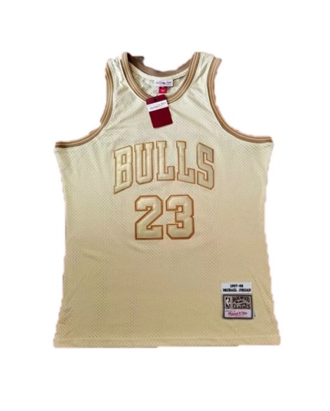 Maillot en bois dur Michael Jordan #23 Mitchell & Ness Gold 1997-98 des Chicago Bulls pour hommes - Édition Midas