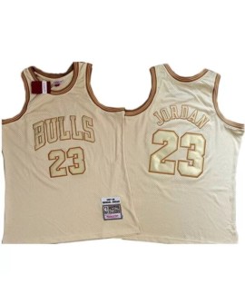 Maillot en bois dur Michael Jordan #23 Mitchell & Ness Gold 1997-98 des Chicago Bulls pour hommes - Édition Midas
