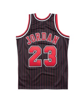Maillot NBA Swingman rétro Chicago Bulls Michael Jordan #23 Mitchell & Ness noir 1996/97