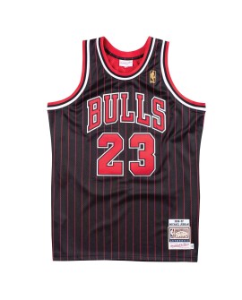 Maillot NBA Swingman rétro Chicago Bulls Michael Jordan #23 Mitchell & Ness noir 1996/97