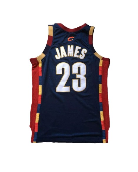 Maillot NBA Swingman Cleveland Cavaliers James #23 Mitchell & Ness bleu marine 2008/09 pour hommes