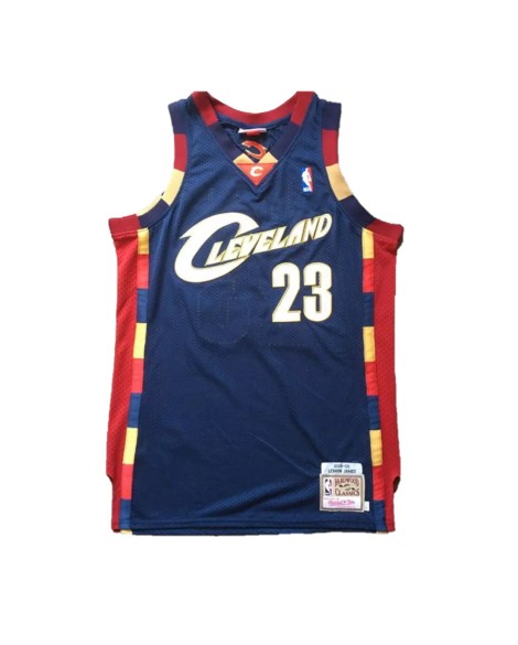 Maillot NBA Swingman Cleveland Cavaliers James #23 Mitchell & Ness bleu marine 2008/09 pour hommes