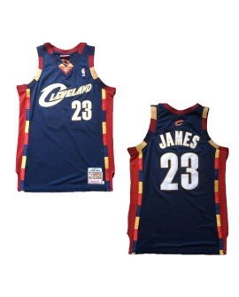 Maillot NBA Swingman Cleveland Cavaliers James #23 Mitchell & Ness bleu marine 2008/09 pour hommes